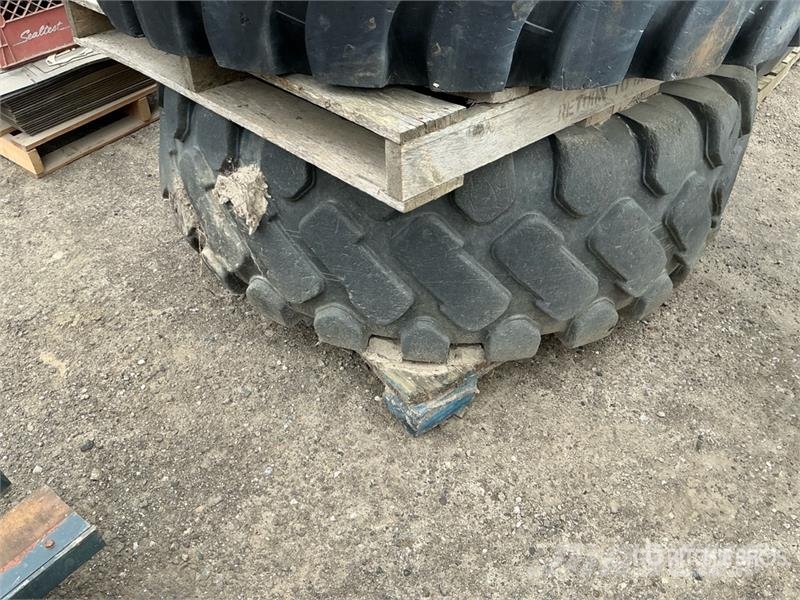 Quantity of (3) Miscellaneous Tires Gume, kotači i naplatci