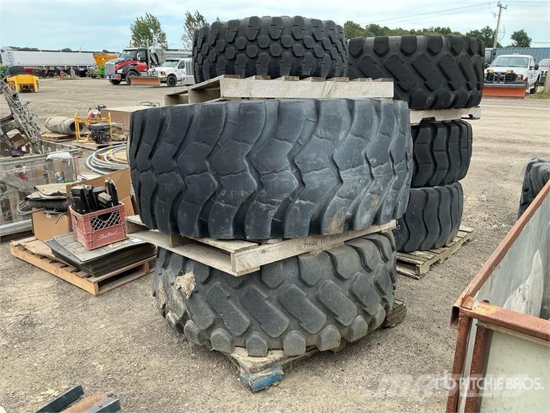 Quantity of (3) Miscellaneous Tires Gume, kotači i naplatci