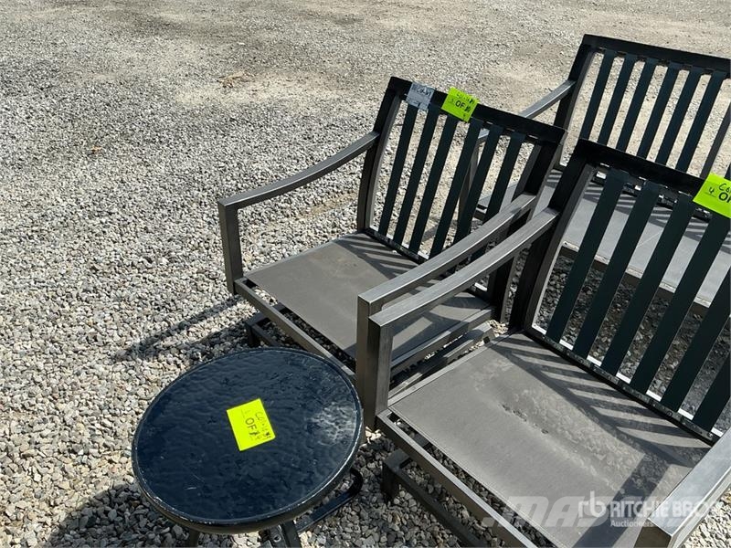 Quantity of (3) Outdoor Chairs Drugi deli