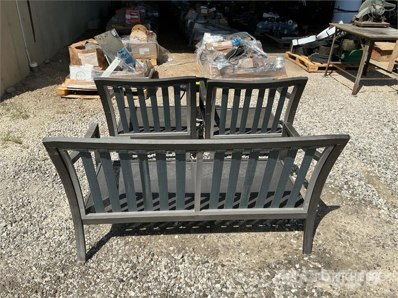 Quantity of (3) Outdoor Chairs Drugi deli