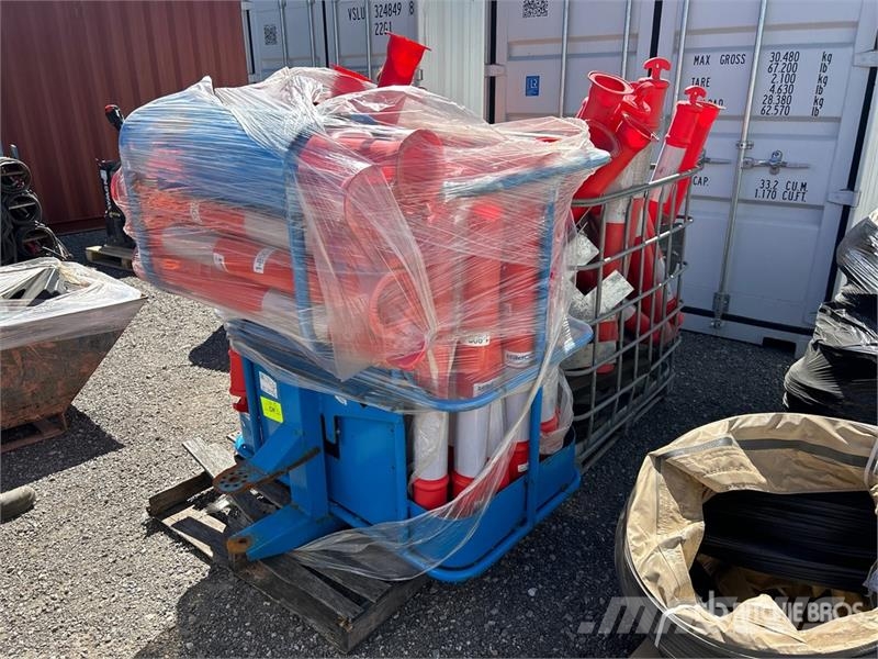 Quantity of (3) Pallets of Delineator Traffic Cand Ostale kargo komponente