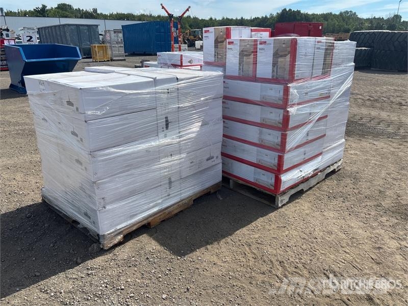  Quantity of (3) Pallets of Lighting Fixtures Drugi deli