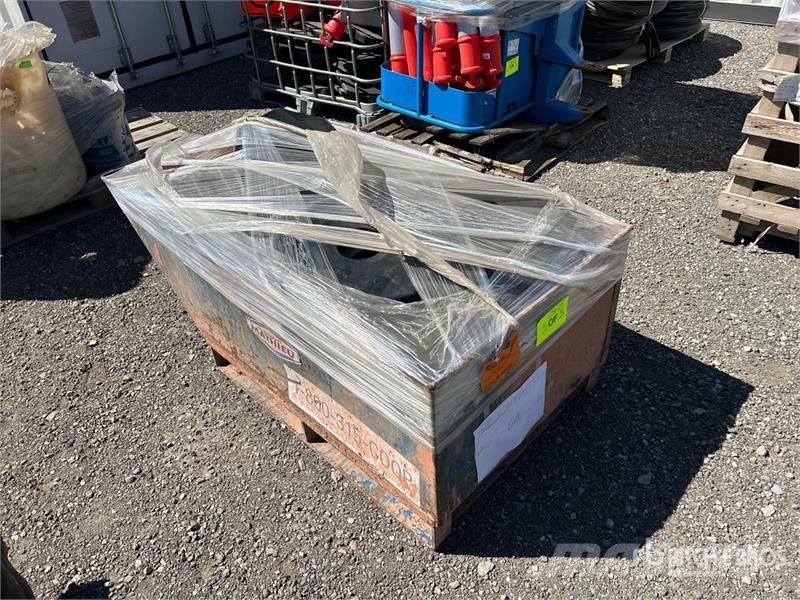 Quantity of (3) Pallets of Delineator Traffic Cand Ostale kargo komponente