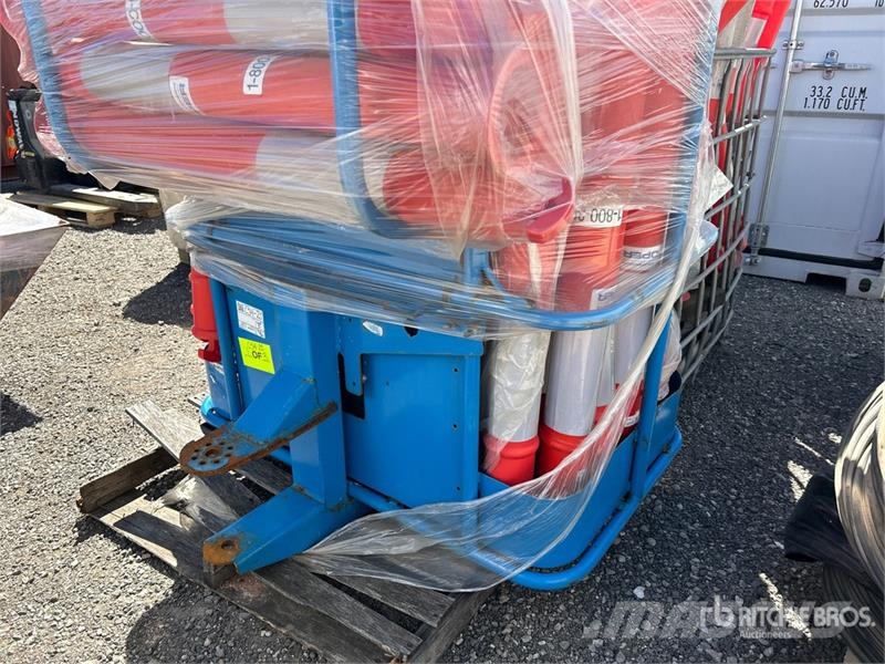 Quantity of (3) Pallets of Delineator Traffic Cand Ostale kargo komponente