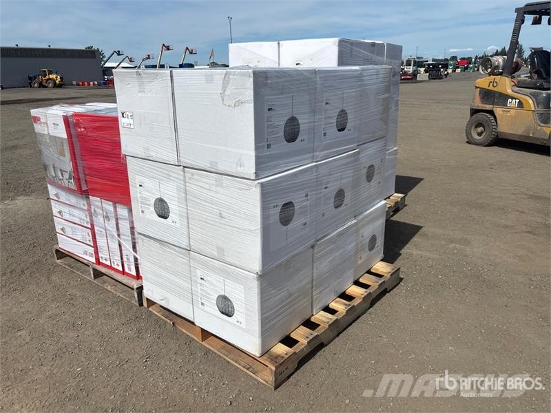  Quantity of (3) Pallets of Lighting Fixtures Drugi deli