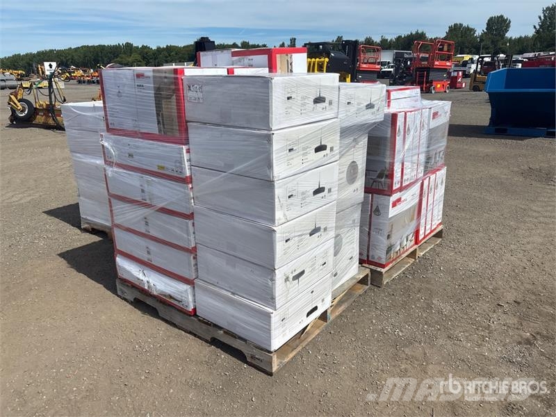  Quantity of (3) Pallets of Lighting Fixtures Drugi deli