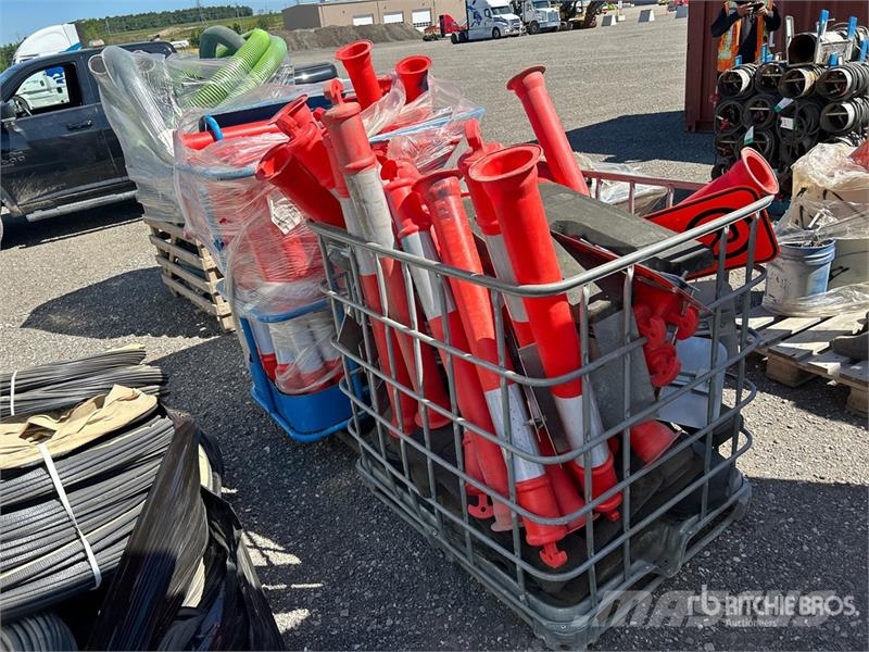 Quantity of (3) Pallets of Delineator Traffic Cand Ostale kargo komponente