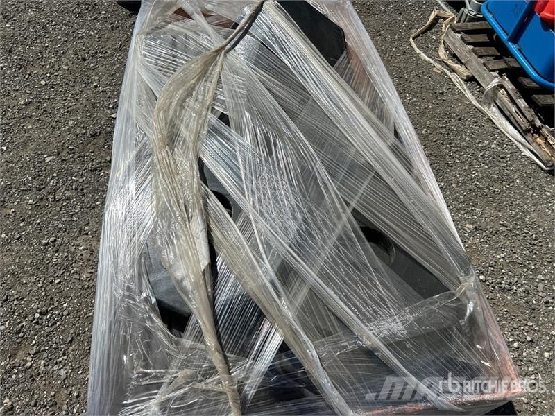Quantity of (3) Pallets of Delineator Traffic Cand Ostale kargo komponente