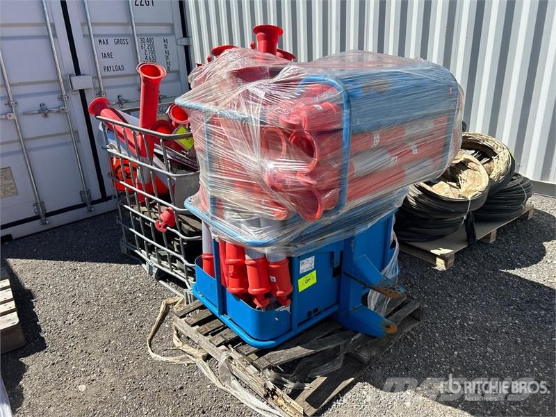 Quantity of (3) Pallets of Delineator Traffic Cand Ostale kargo komponente