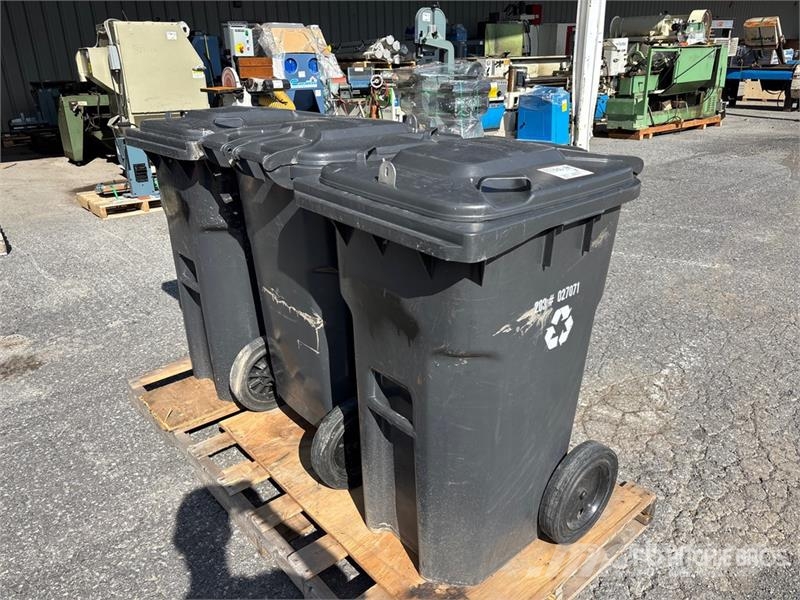 Quantity of (3) Plastic Garbage Bins Drugi deli