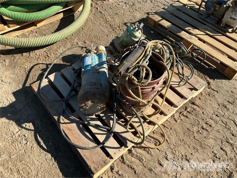 Quantity of (3) Submersible Water Pump Vízpumpák
