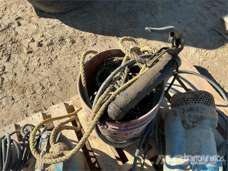 Quantity of (3) Submersible Water Pump Vízpumpák