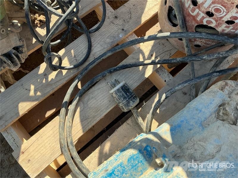 Quantity of (3) Submersible Water Pump Vízpumpák