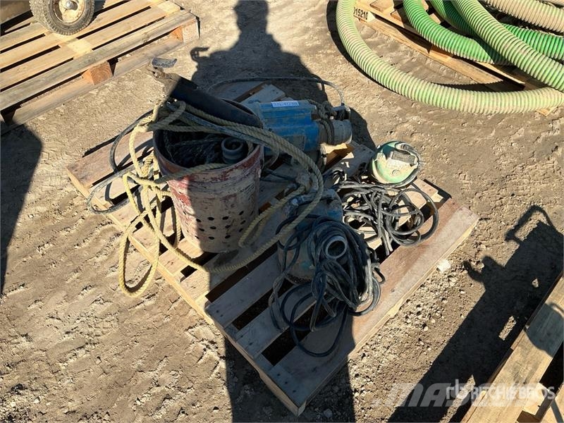 Quantity of (3) Submersible Water Pump Vízpumpák