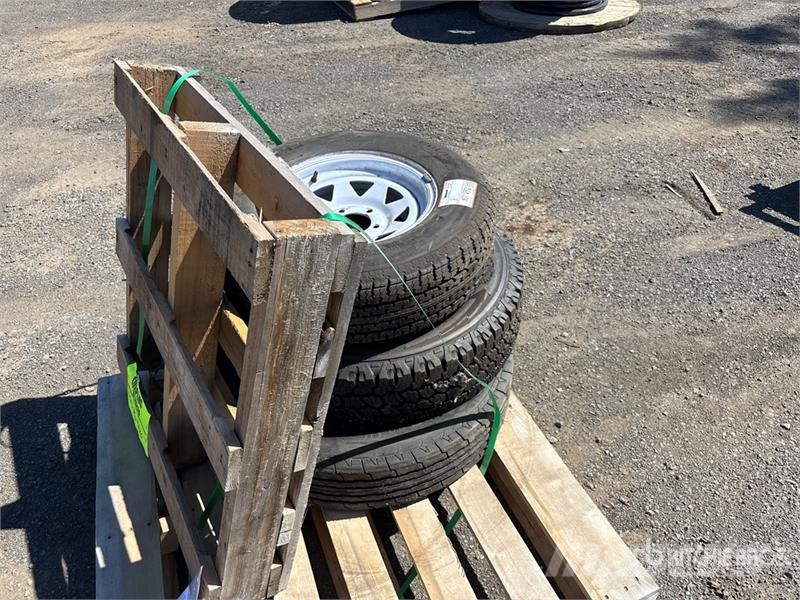 Quantity of (3) Tires Riepas, riteņi un diski