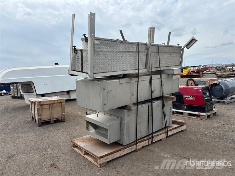 Quantity of (3) Tool Box - Fits Trucks Sonstige Baumaschinen