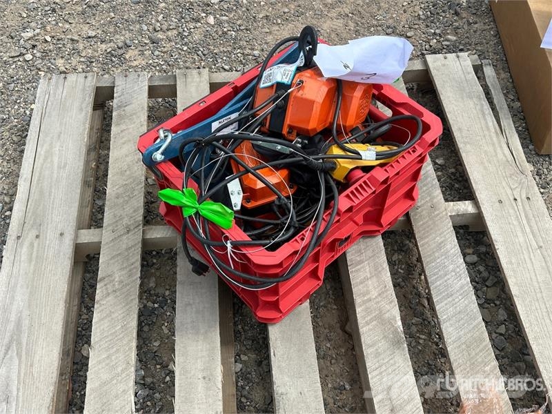 Quantity of (3) Vevor Electric Chain Hoists Materi Cabrestantes, montacargas y elevadores de materiales