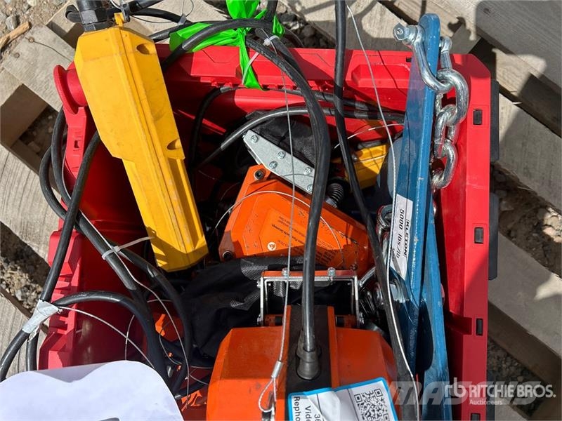 Quantity of (3) Vevor Electric Chain Hoists Materi Cabrestantes, montacargas y elevadores de materiales
