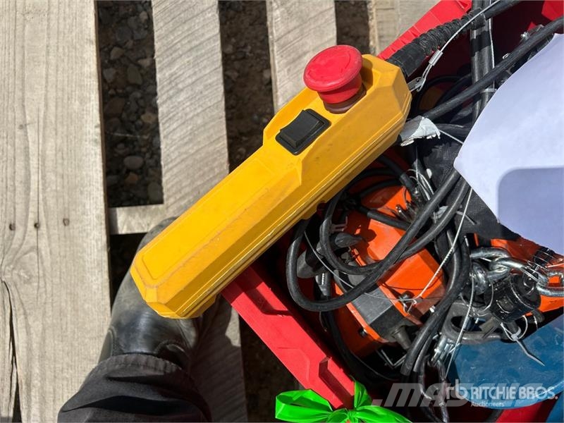 Quantity of (3) Vevor Electric Chain Hoists Materi Cabrestantes, montacargas y elevadores de materiales