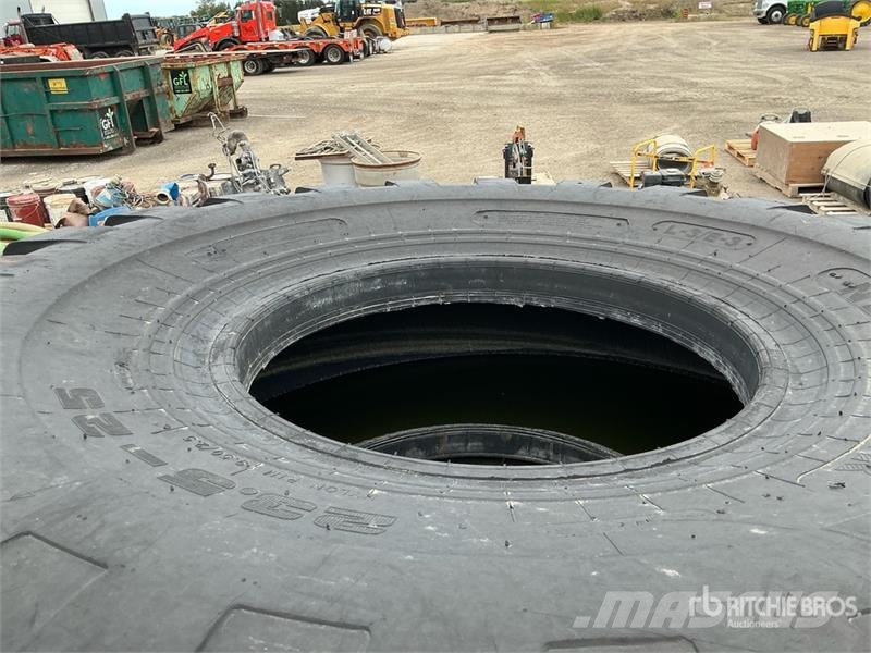 Quantity of (3) Wheel Loader Tires Gume, kotači i naplatci