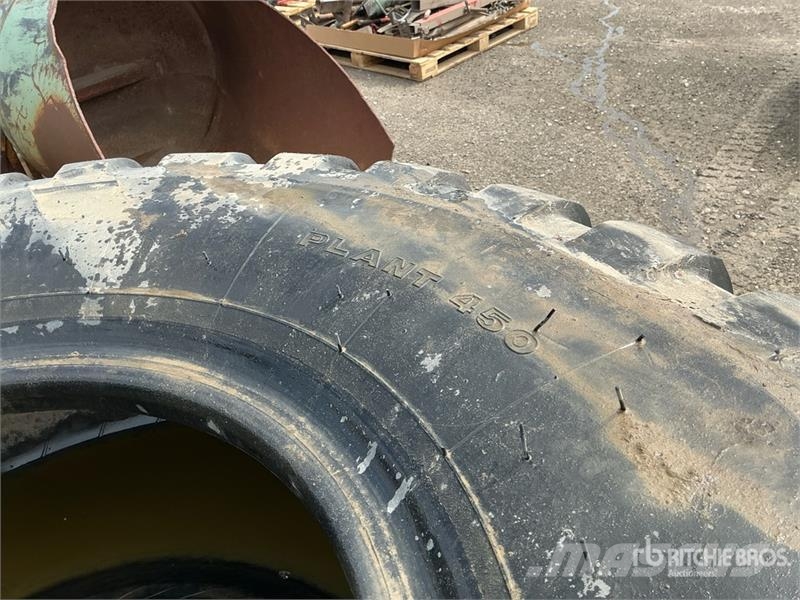 Quantity of (3) Wheel Loader Tires Gume, kotači i naplatci