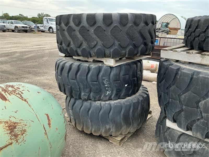 Quantity of (3) Wheel Loader Tires Gume, kotači i naplatci