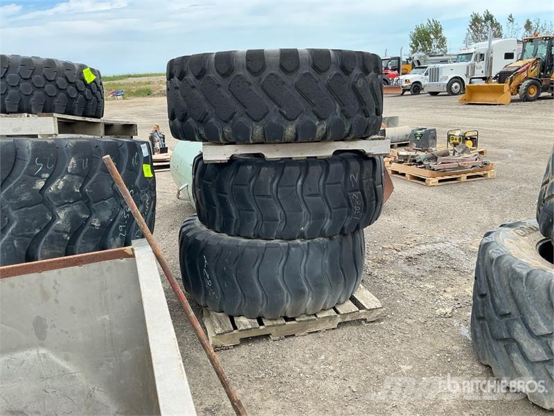 Quantity of (3) Wheel Loader Tires Gume, kotači i naplatci