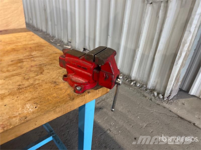  Quantity of (3) Workbench مكونات أخرى