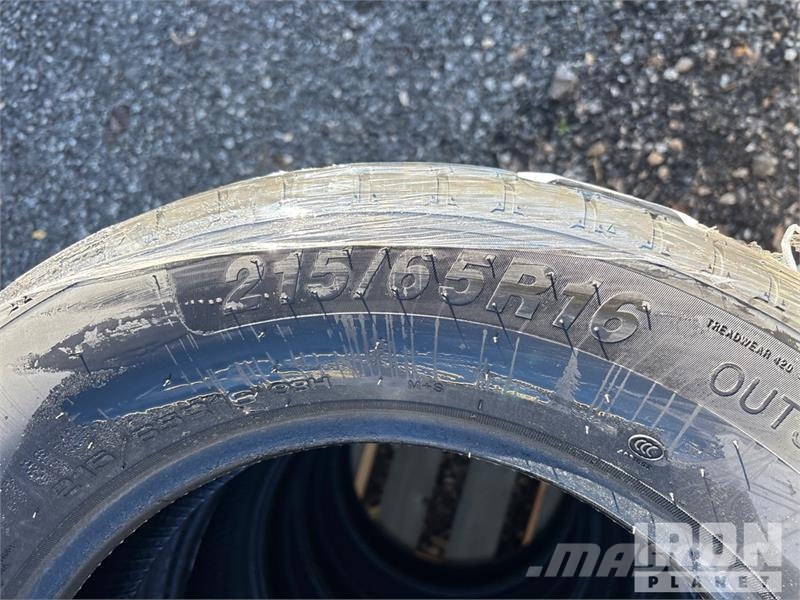  Quantity of (30) 215-65R-16 Tires (Unused) 轮胎、车轮、轮圈