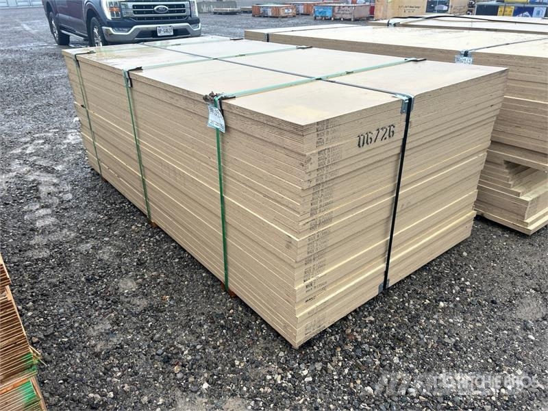 Quantity of (30) 4 ft x 8 ft 1 1/8 in 4x 8 ft 6 in Drugi deli