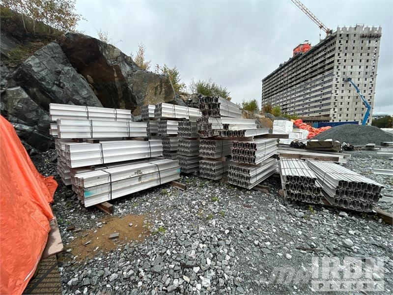  Quantity of (30) 8 Ft Aluminum Beams Winches, hoists and material lifts