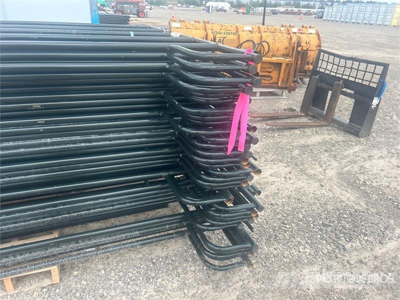 Quantity of (31) 5 ft x 9 ft 2 in Livestock Panel Overige veehouderijmachines