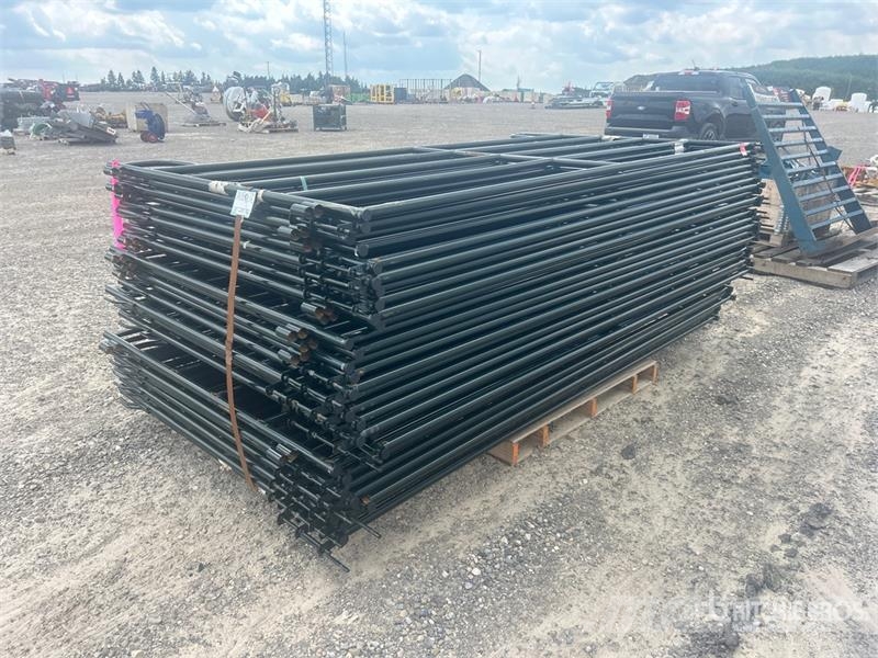 Quantity of (31) 5 ft x 9 ft 2 in Livestock Panel Overige veehouderijmachines
