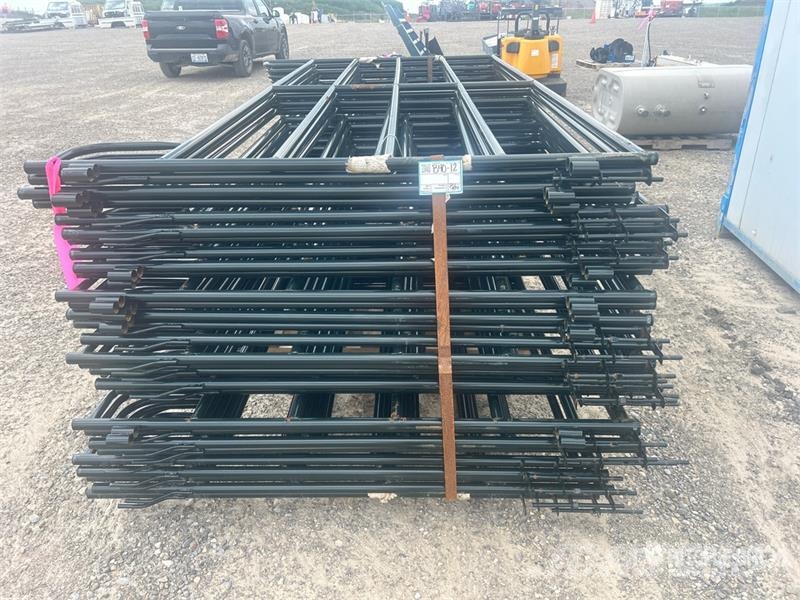 Quantity of (31) 5 ft x 9 ft 2 in Livestock Panel Overige veehouderijmachines
