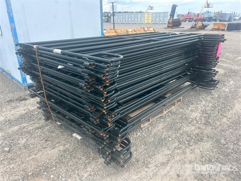 Quantity of (31) 5 ft x 9 ft 2 in Livestock Panel Overige veehouderijmachines