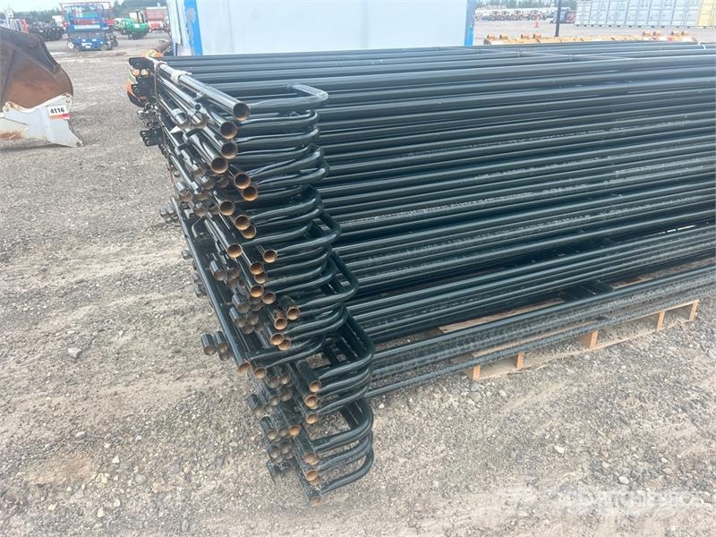 Quantity of (31) 5 ft x 9 ft 2 in Livestock Panel Overige veehouderijmachines