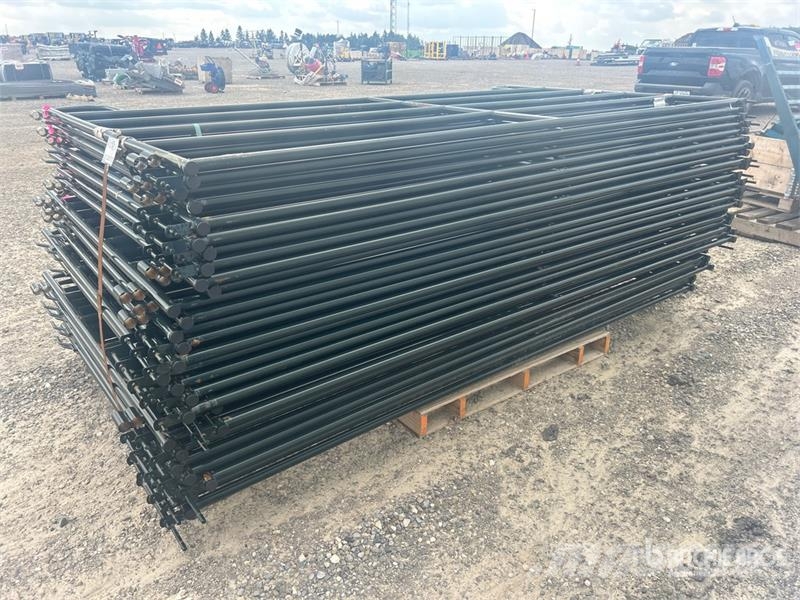 Quantity of (31) 5 ft x 9 ft 2 in Livestock Panel Overige veehouderijmachines
