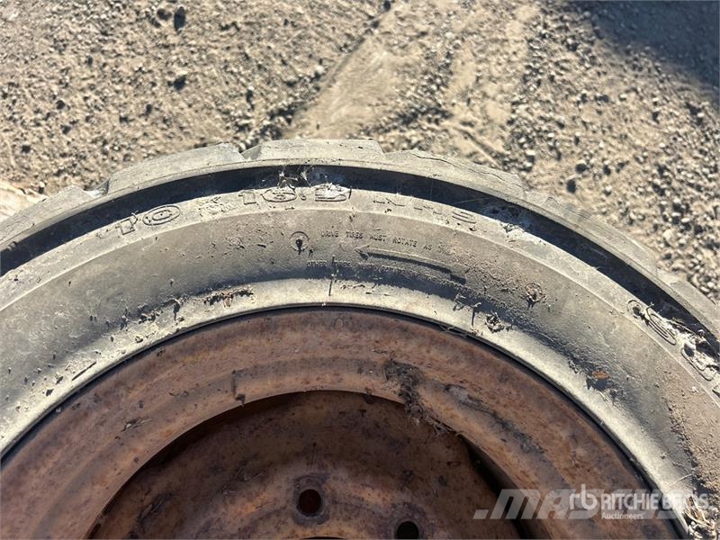 Quantity of (4) 10x16.5NHS Tires Gume, točkovi i felne
