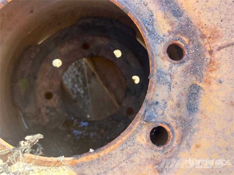 Quantity of (4) 10x16.5NHS Tires Gume, točkovi i felne