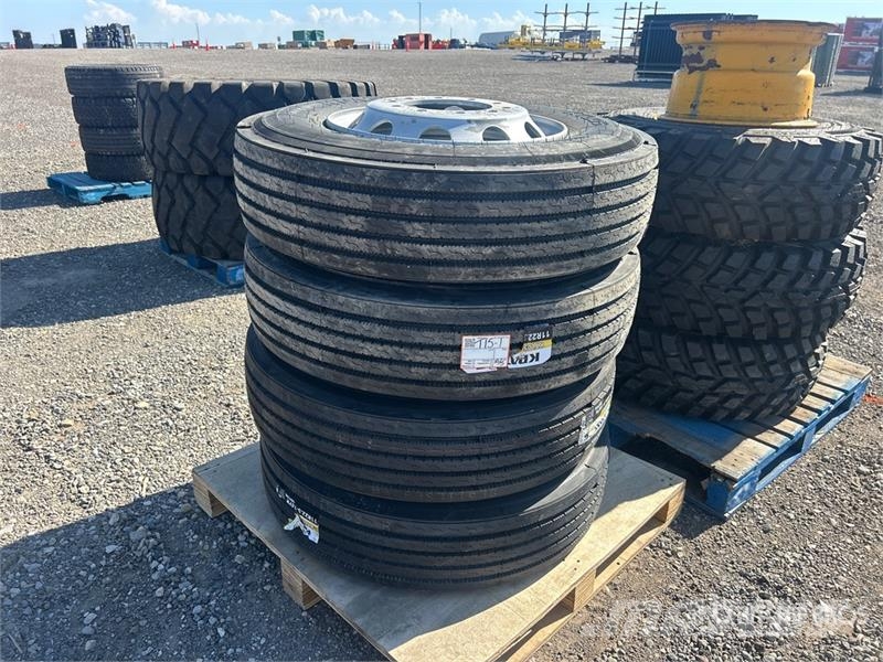 Quantity of (4) 11R22.5 Tires Gume, kolesa in platišča