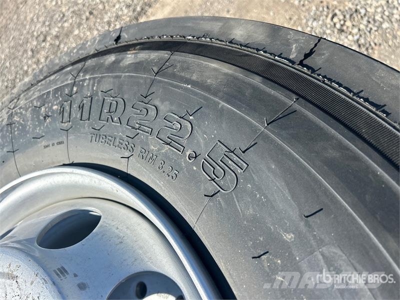 Quantity of (4) 11R22.5 Tires Gume, kolesa in platišča