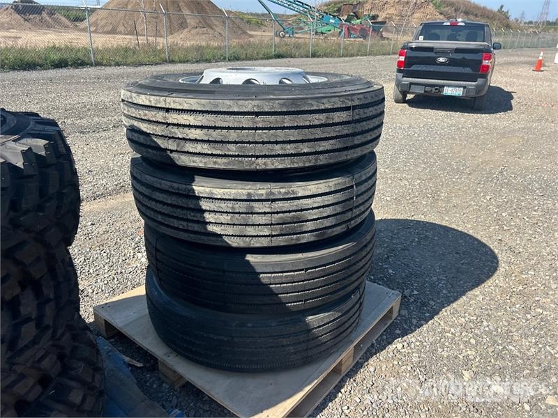 Quantity of (4) 11R22.5 Tires Gume, kolesa in platišča