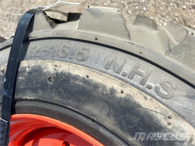 Quantity of (4) 12-16.5 NHS Skid Steer Tires (Unus Gume, točkovi i felne