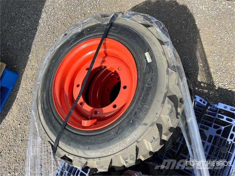 Quantity of (4) 12-16.5 NHS Skid Steer Tires (Unus Gume, točkovi i felne