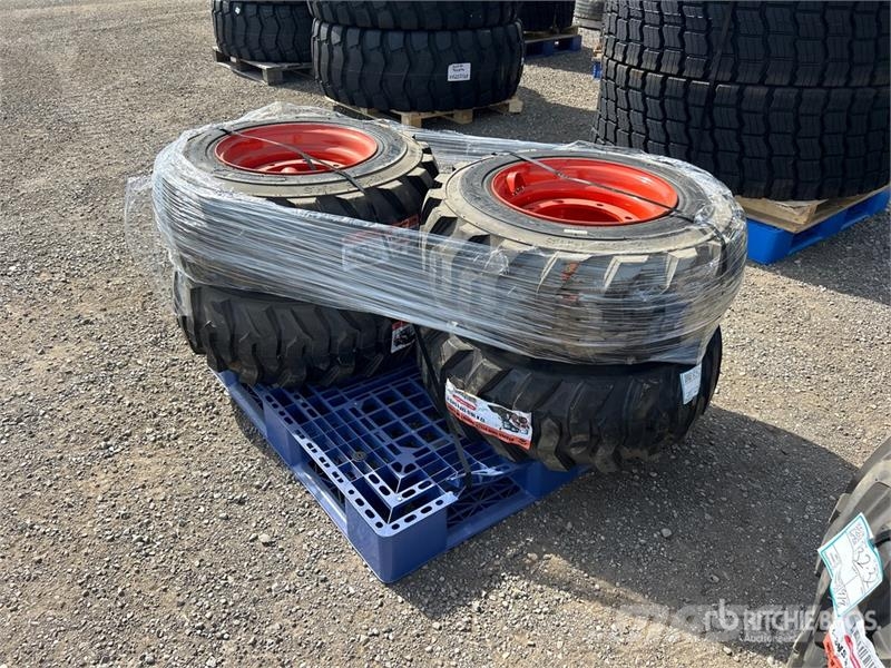 Quantity of (4) 12-16.5 NHS Skid Steer Tires (Unus Gume, točkovi i felne