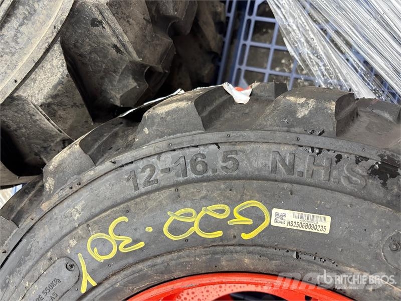 Quantity of (4) 12x16.5 Tires - Fits Skid Steer Gume, točkovi i felne