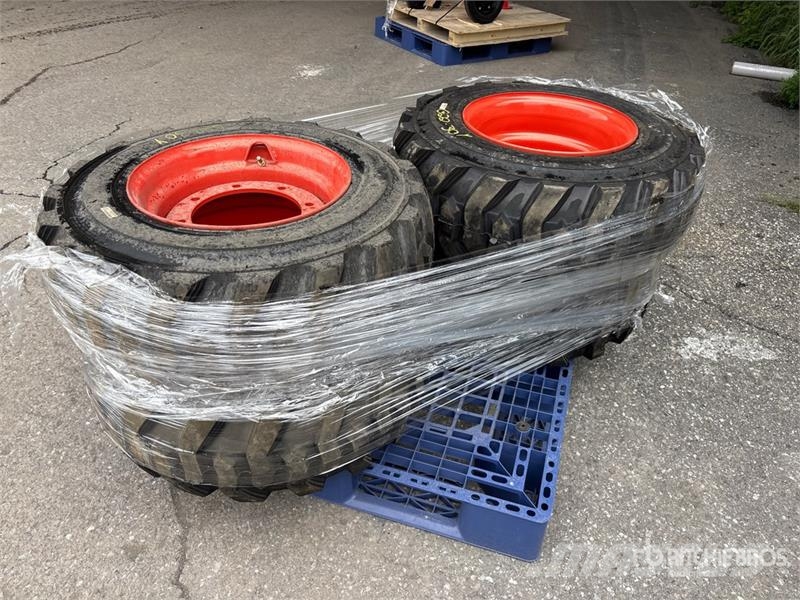 Quantity of (4) 12x16.5 Tires - Fits Skid Steer Gume, točkovi i felne