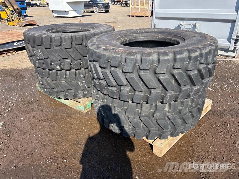 Quantity of (4) 17.5R25 Tires - Fits Wheel Loader Opony, koła i felgi