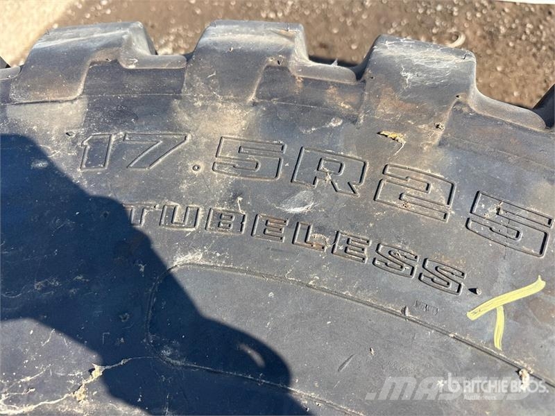 Quantity of (4) 17.5R25 Tires - Fits Wheel Loader Opony, koła i felgi