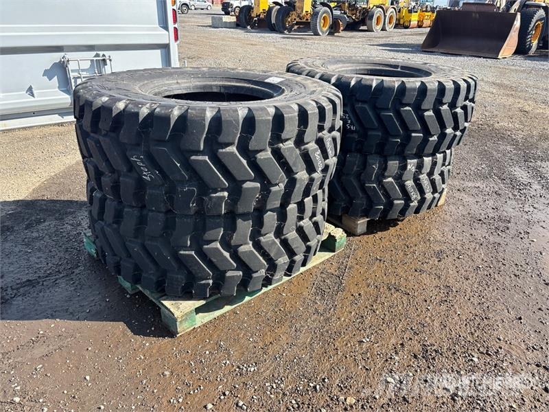 Quantity of (4) 17.5R25 Tires - Fits Wheel Loader Opony, koła i felgi